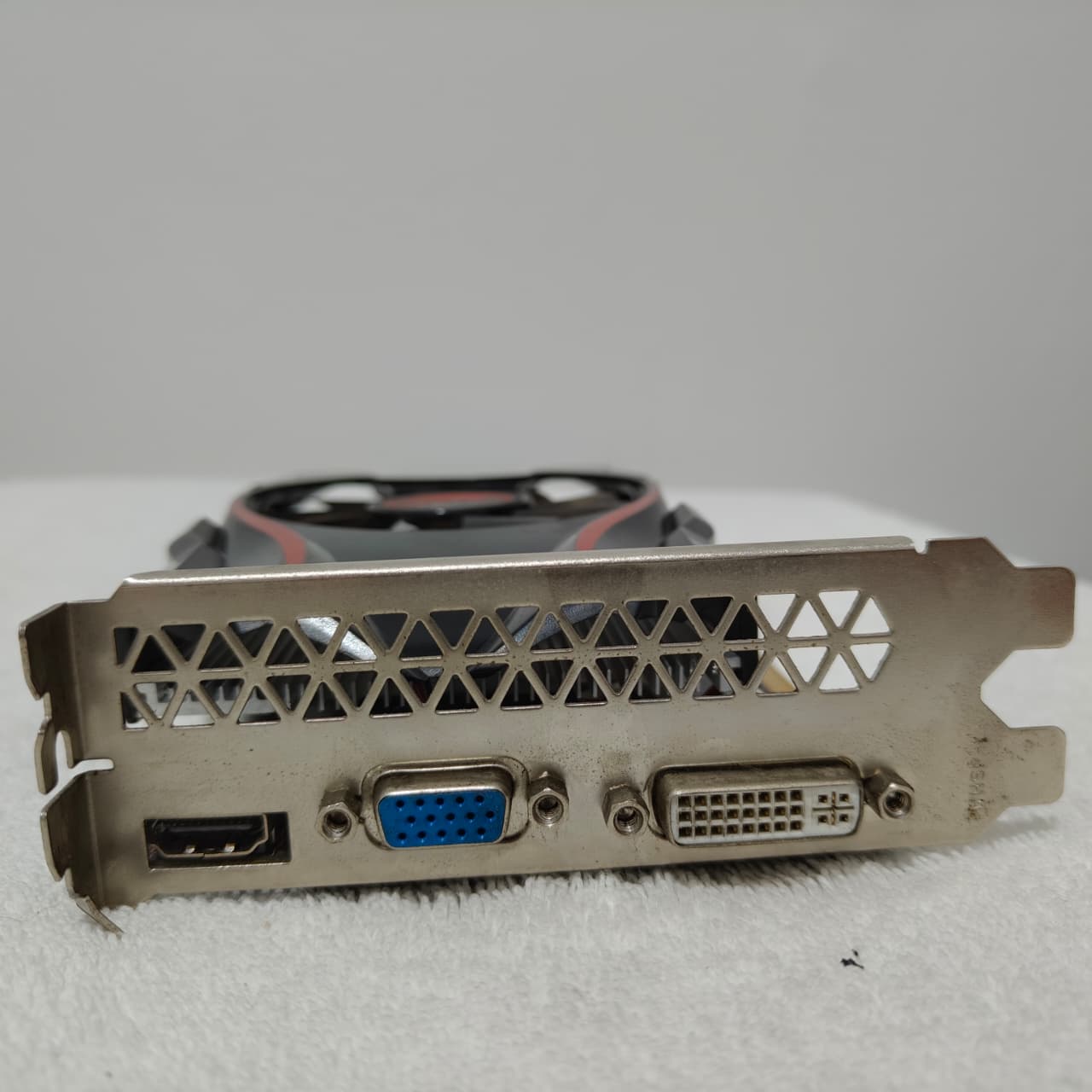 Placa de vídeo PCYES AMD Radeon R7 240 4GB GDDR5 128 bits Single-Fan Gaming Edition - Imagem 3